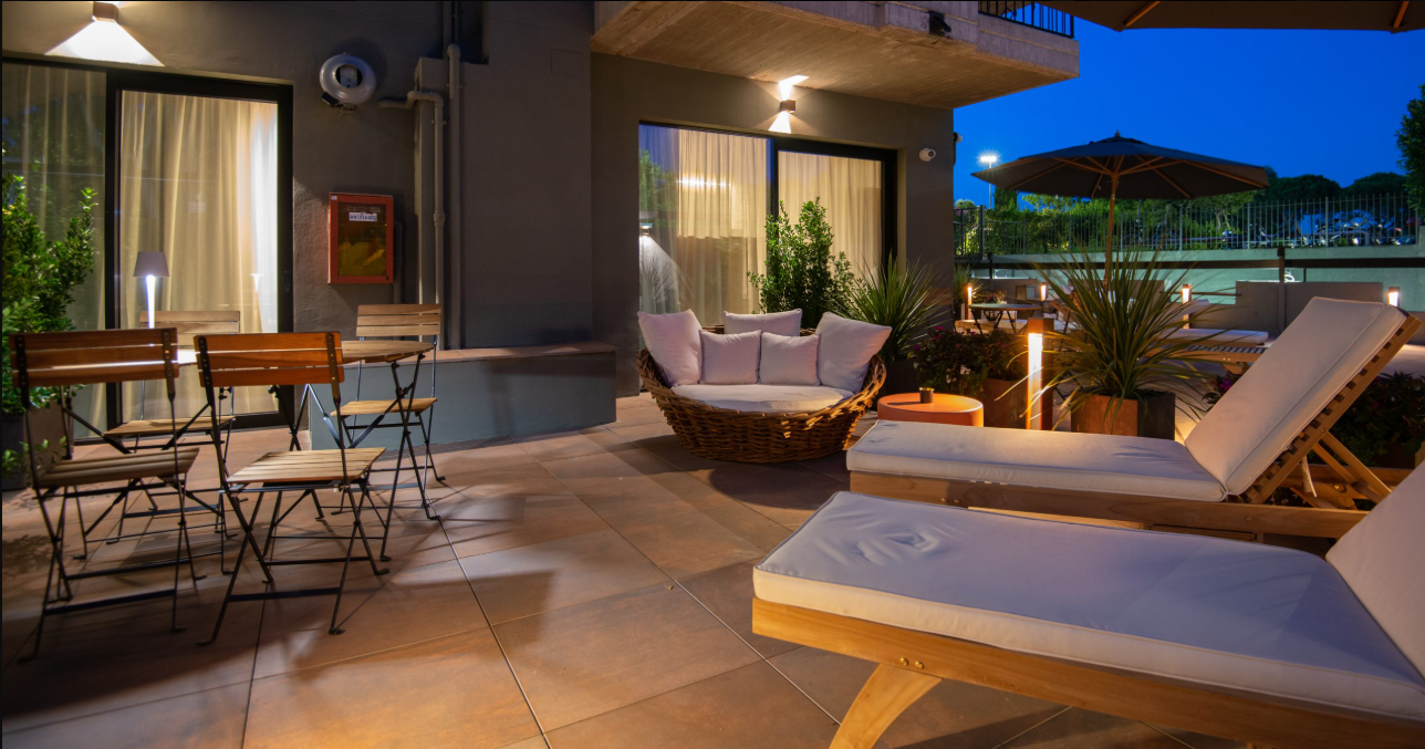 B011 1 Luxury Boutique Hotel for Sale in Sirmione, Lake Garda – 7 Suites & Private Pool
