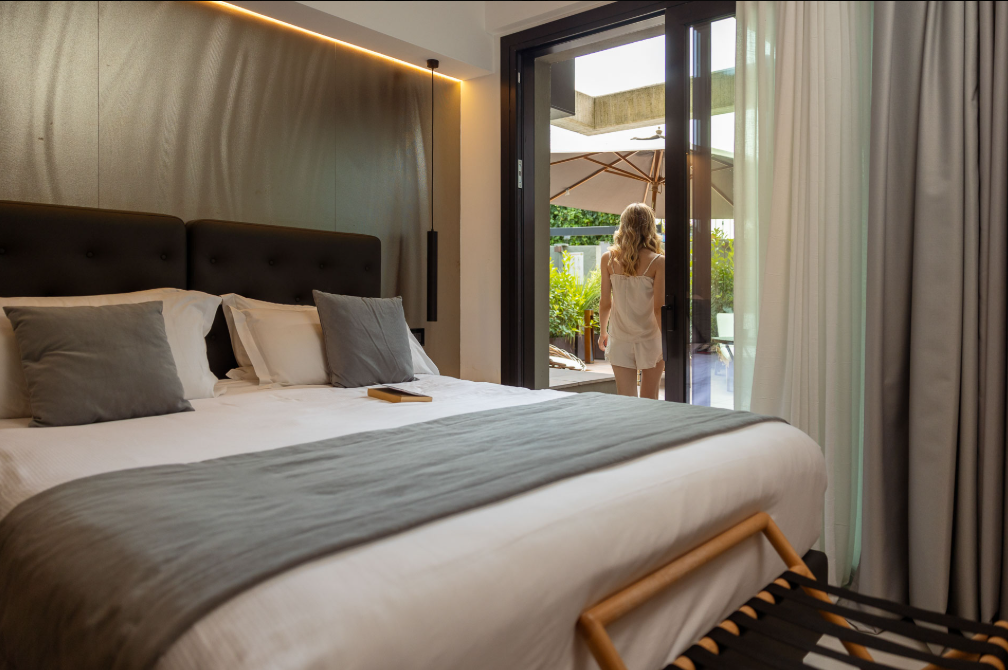 Luxury Boutique Hotel for Sale in Sirmione, Lake Garda – 7 Suites & Private Pool